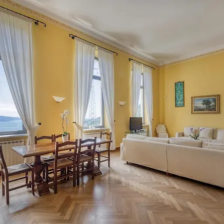 Le Palme M-seaview Of Gulf Of Poet Apartman *